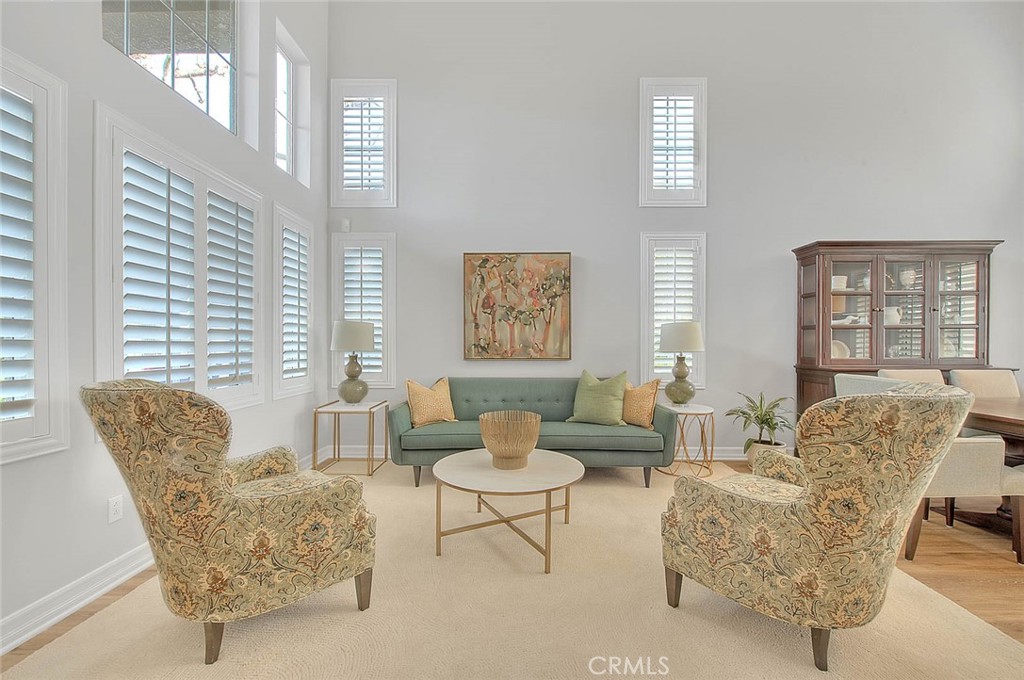 15047 Avenida Compadres