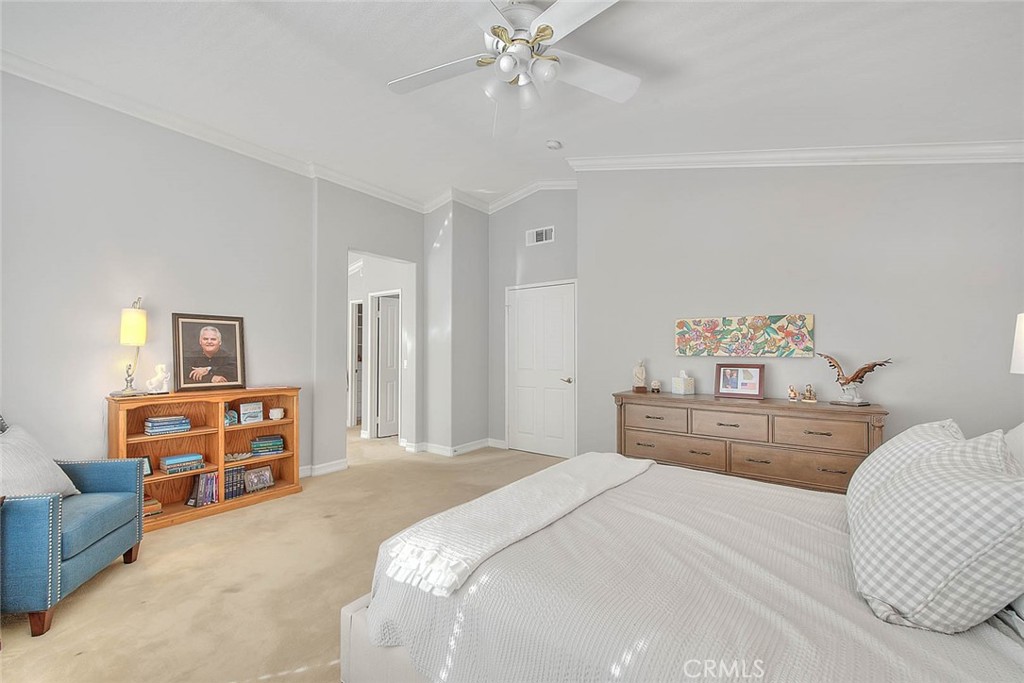 15047 Avenida Compadres