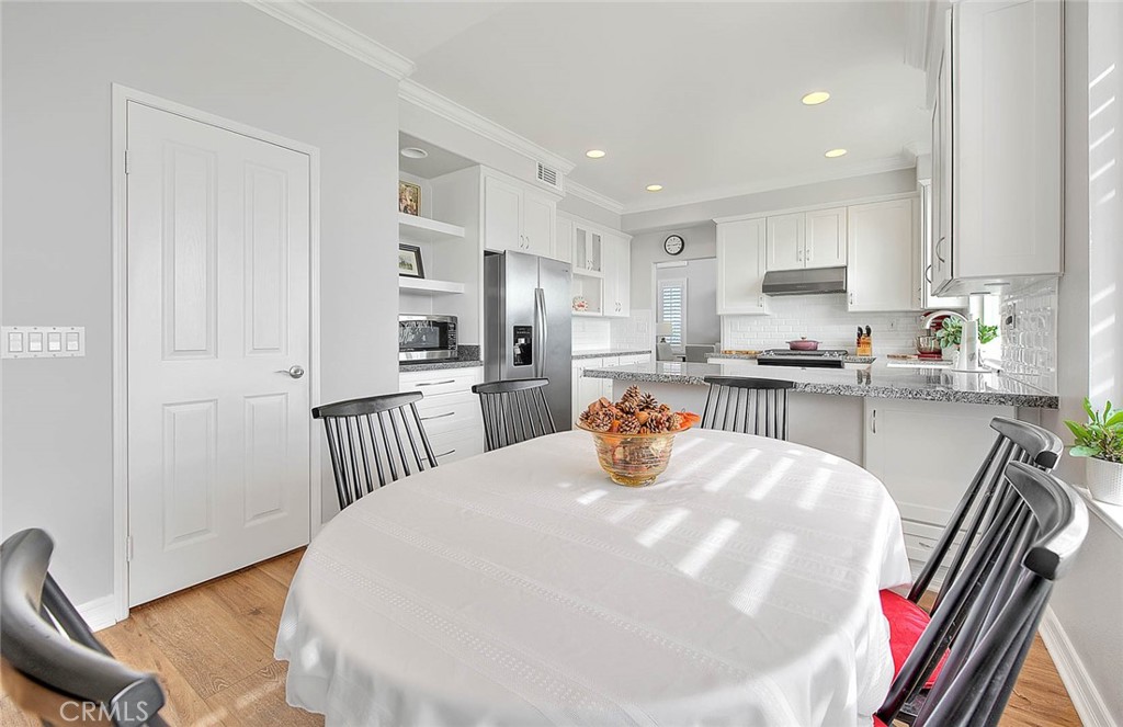 15047 Avenida Compadres