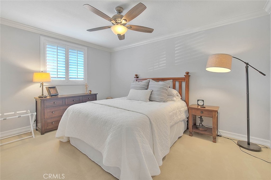 15047 Avenida Compadres