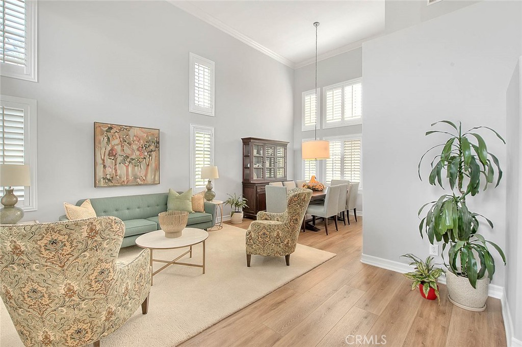 15047 Avenida Compadres