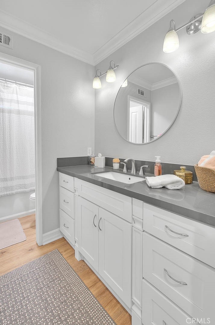 15047 Avenida Compadres