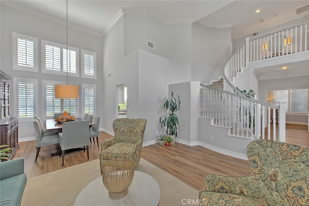 15047 Avenida Compadres