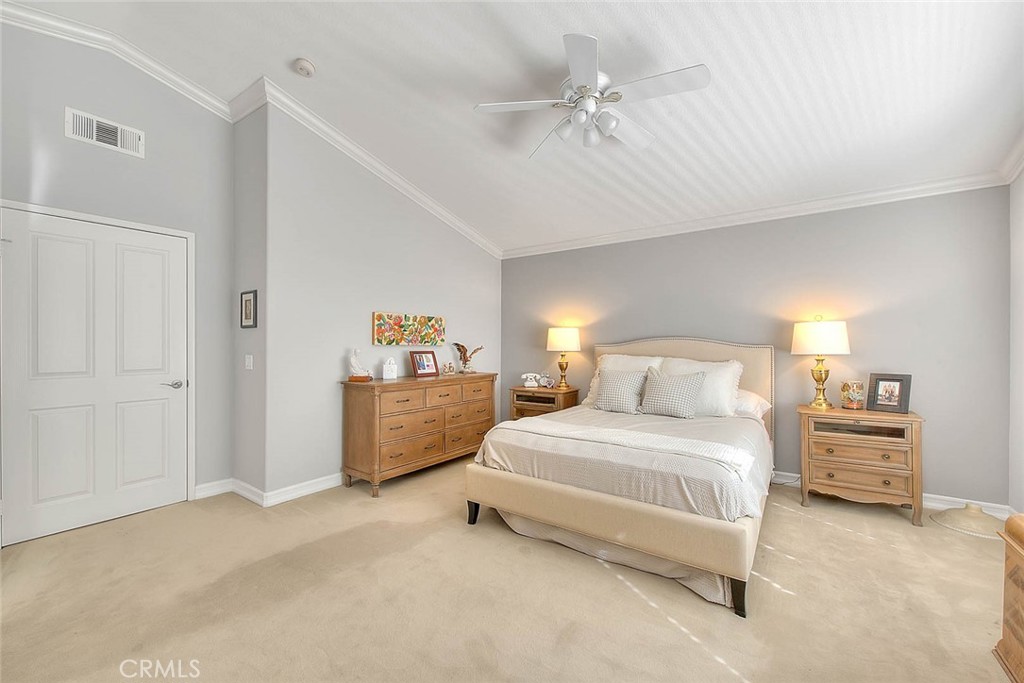 15047 Avenida Compadres