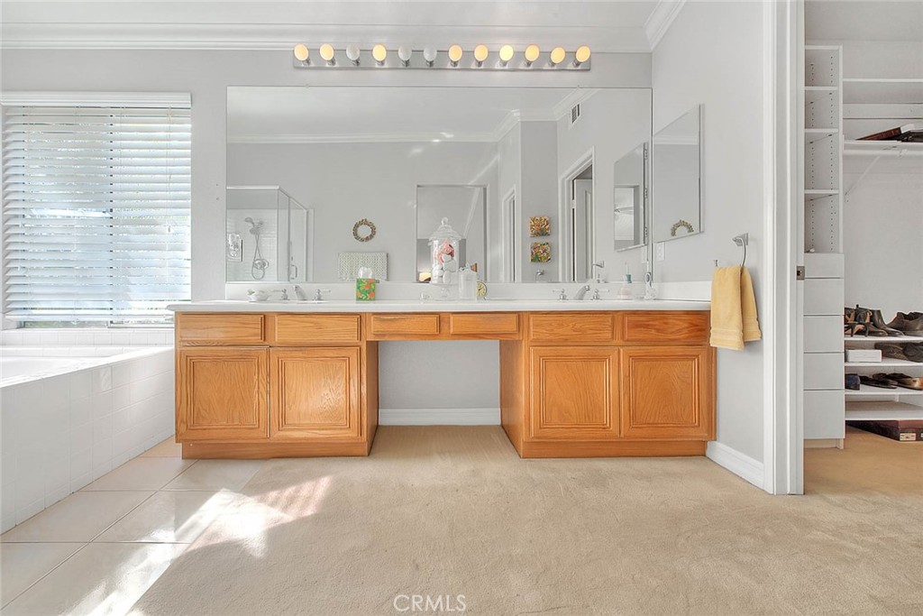 15047 Avenida Compadres