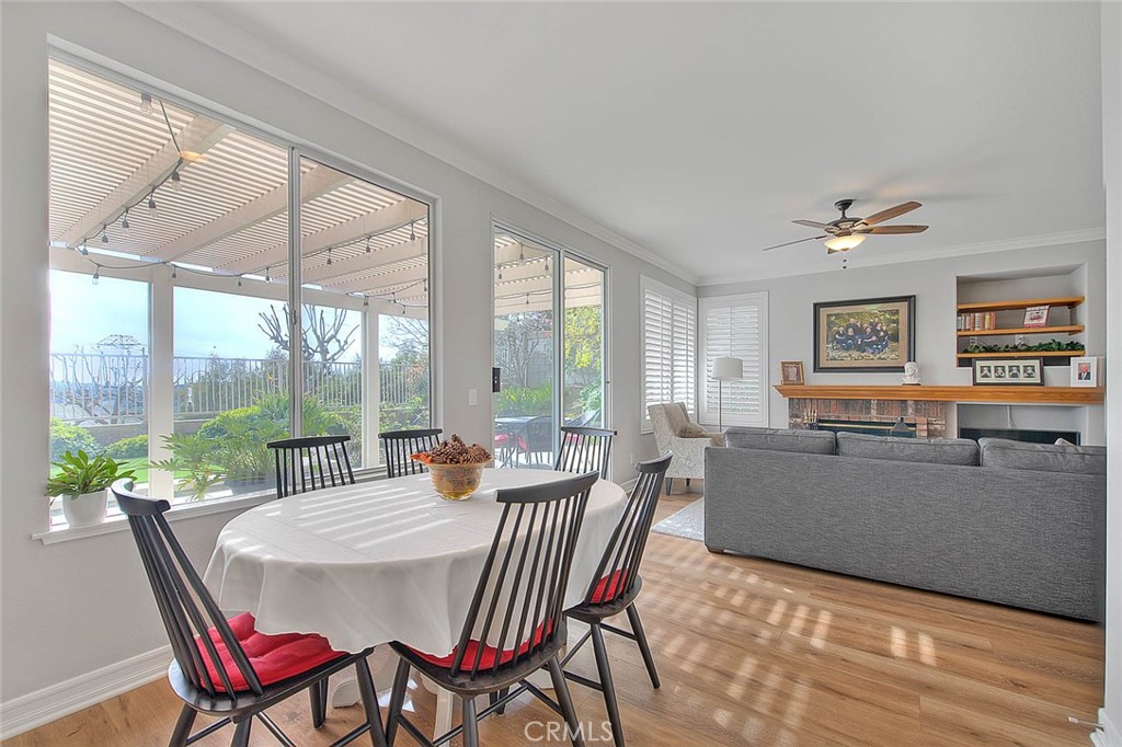 15047 Avenida Compadres