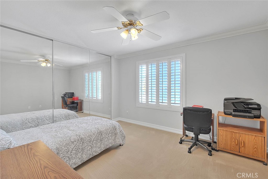 15047 Avenida Compadres