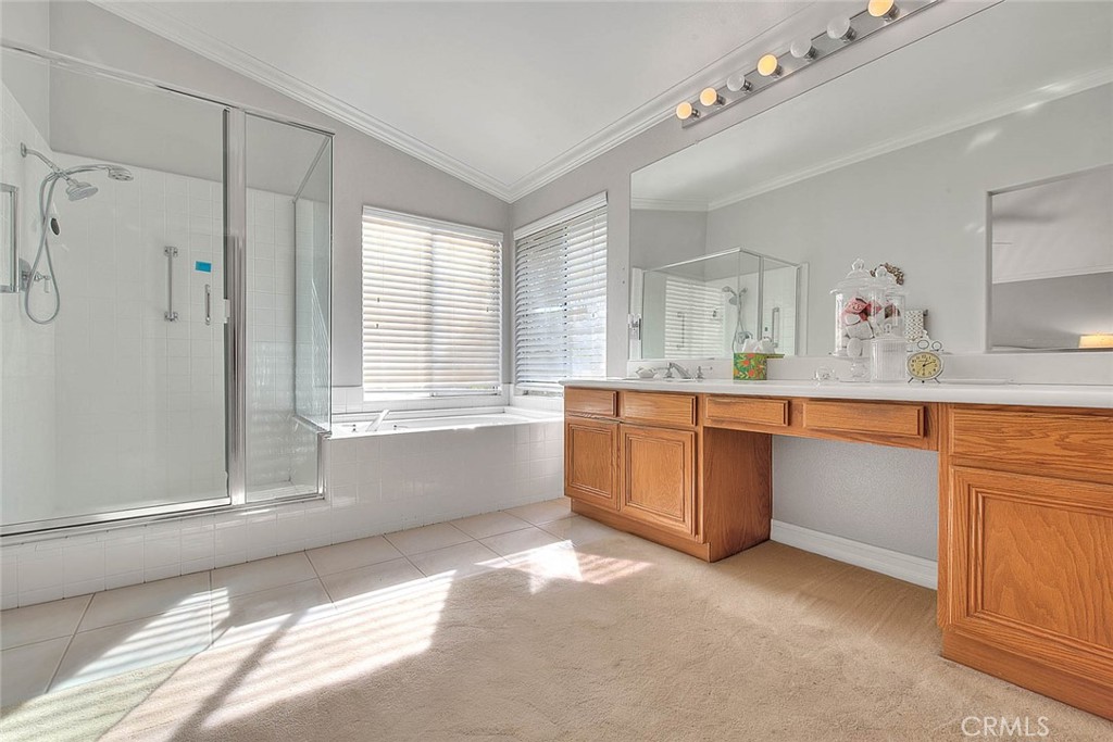 15047 Avenida Compadres