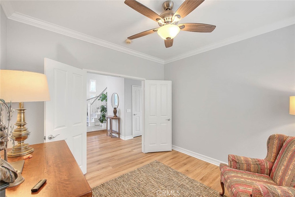 15047 Avenida Compadres