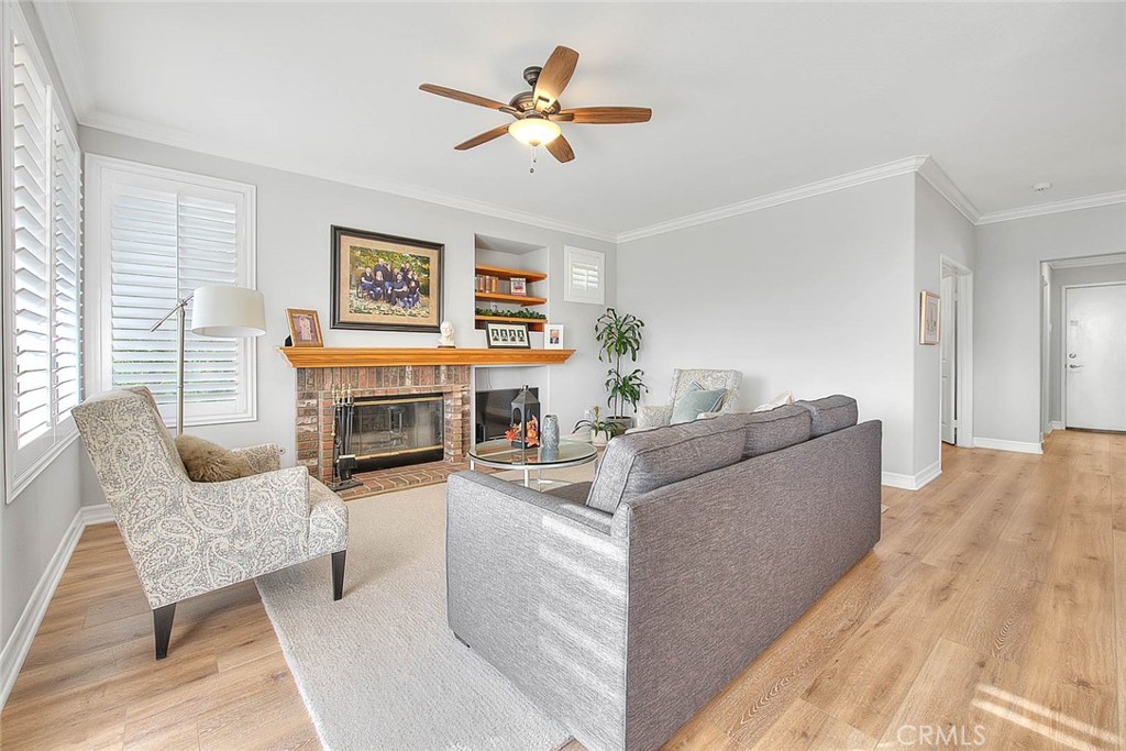 15047 Avenida Compadres