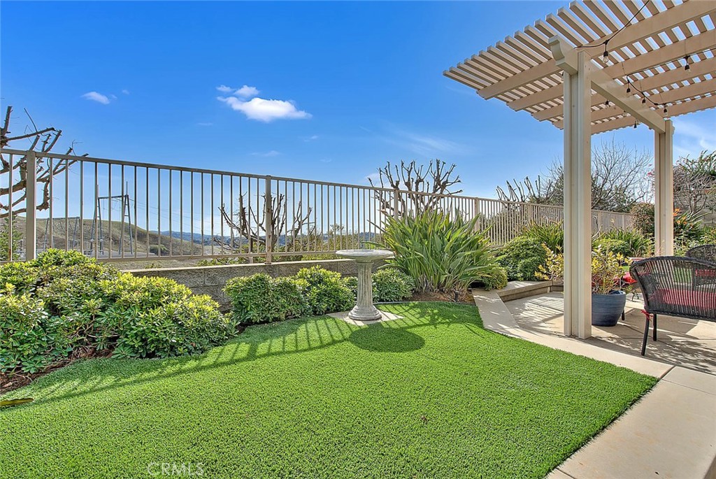 15047 Avenida Compadres