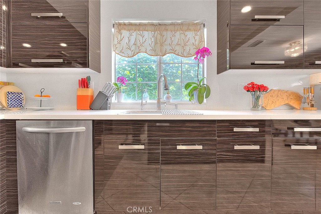 2049 Terrebonne Avenue