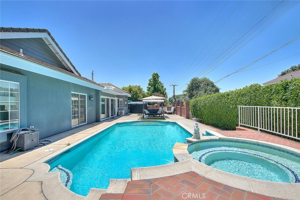 2049 Terrebonne Avenue