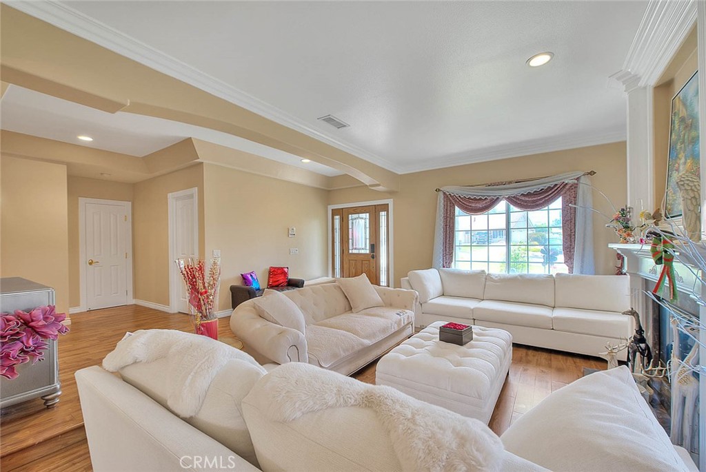 2049 Terrebonne Avenue