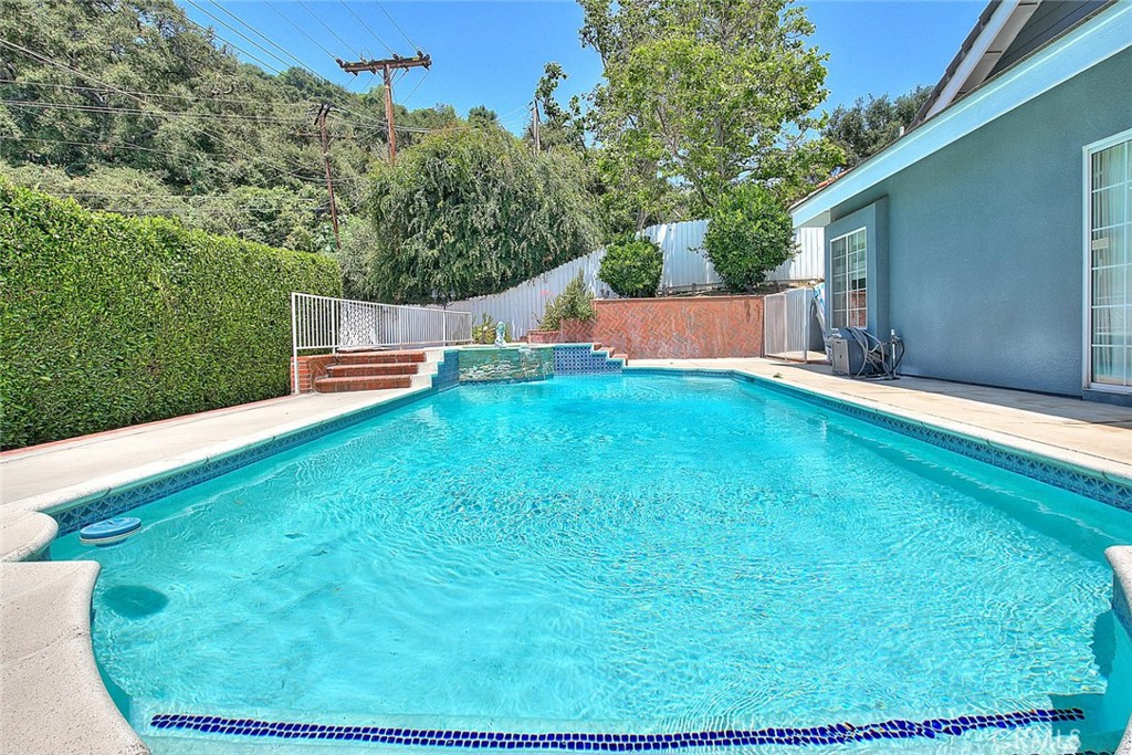 2049 Terrebonne Avenue