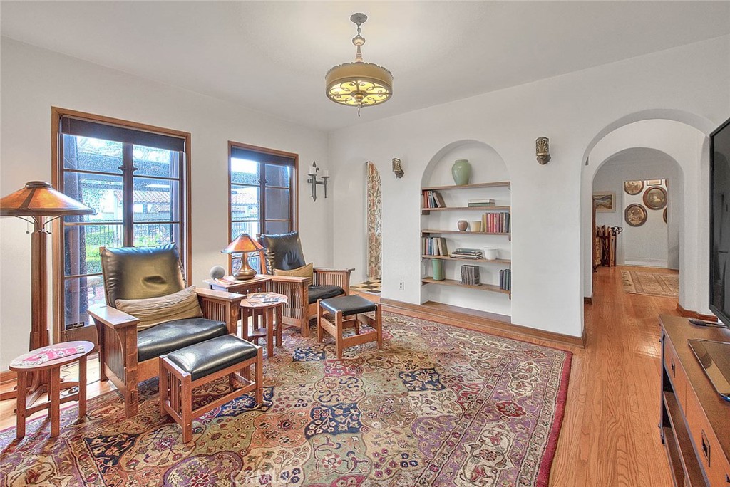 1276 Hillcrest Drive