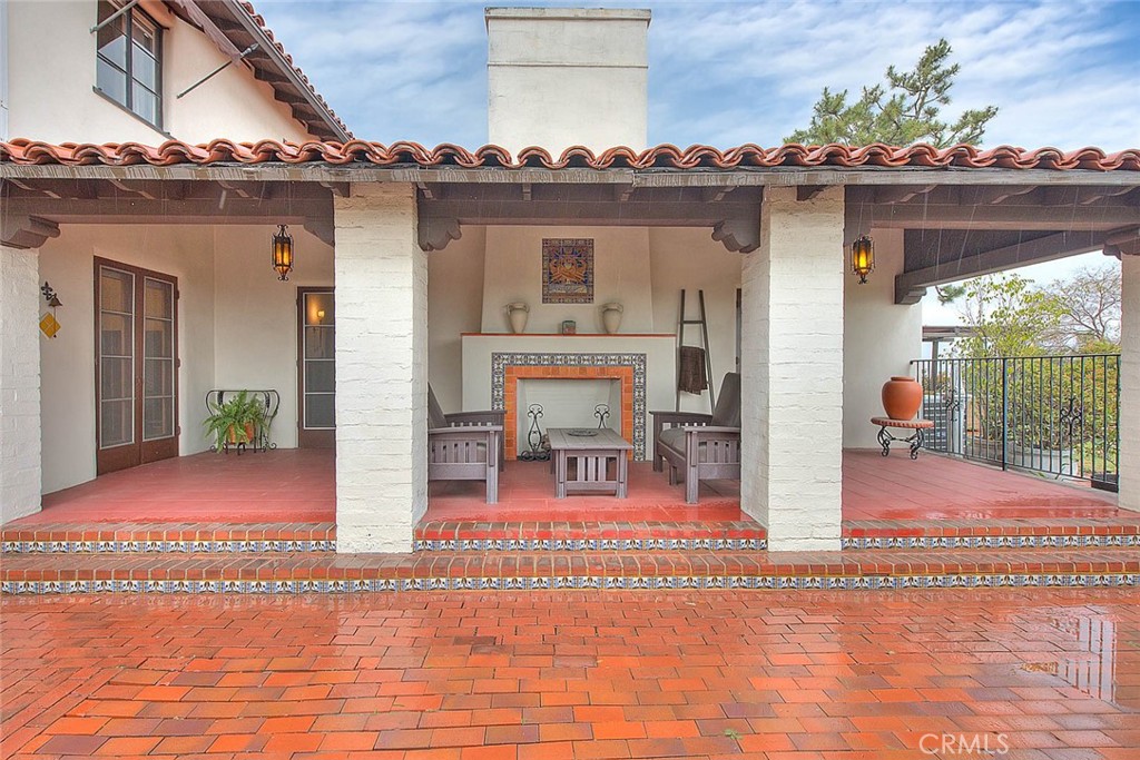 1276 Hillcrest Drive