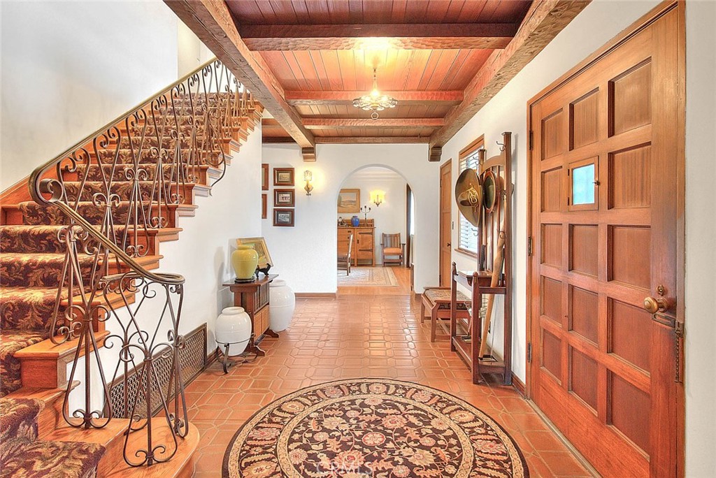 1276 Hillcrest Drive