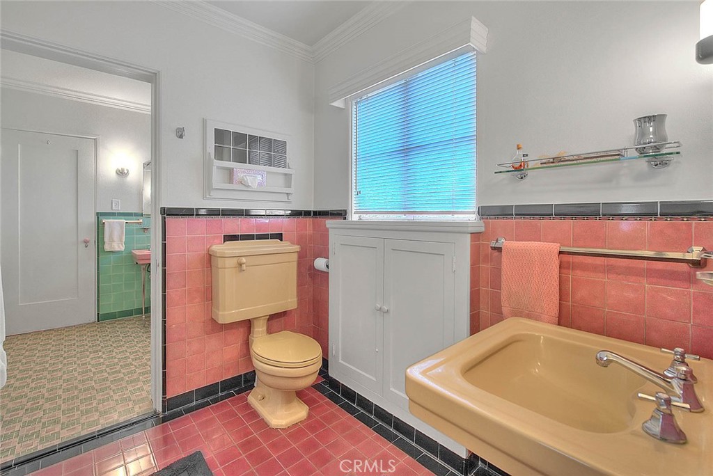 1276 Hillcrest Drive