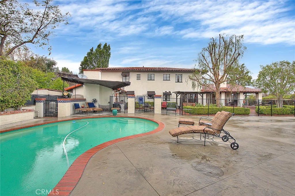 1276 Hillcrest Drive