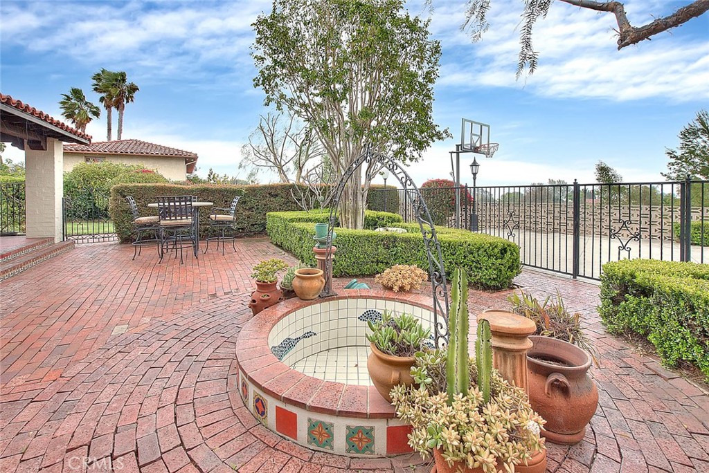 1276 Hillcrest Drive