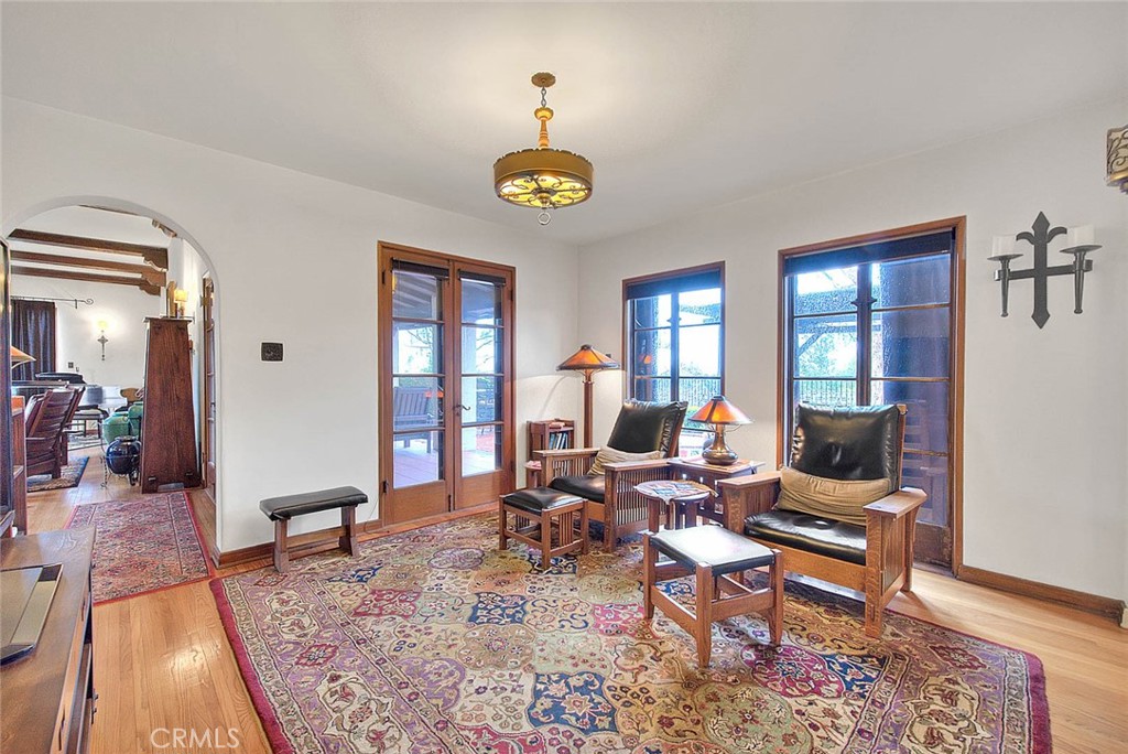 1276 Hillcrest Drive