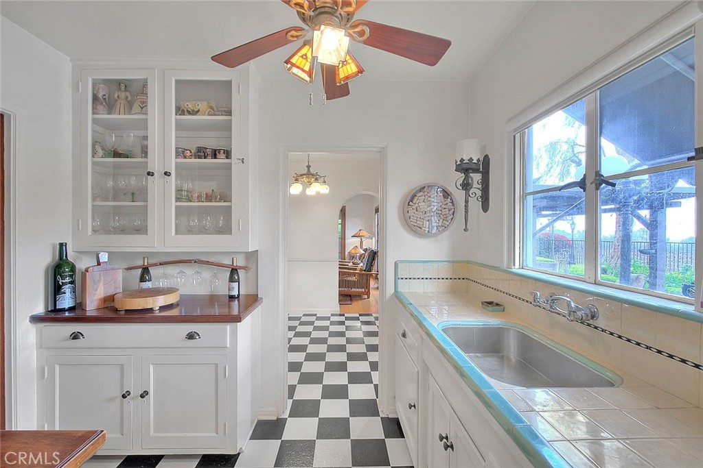 1276 Hillcrest Drive