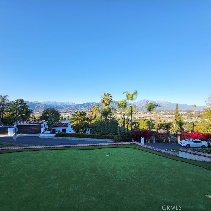1276 Hillcrest Drive
