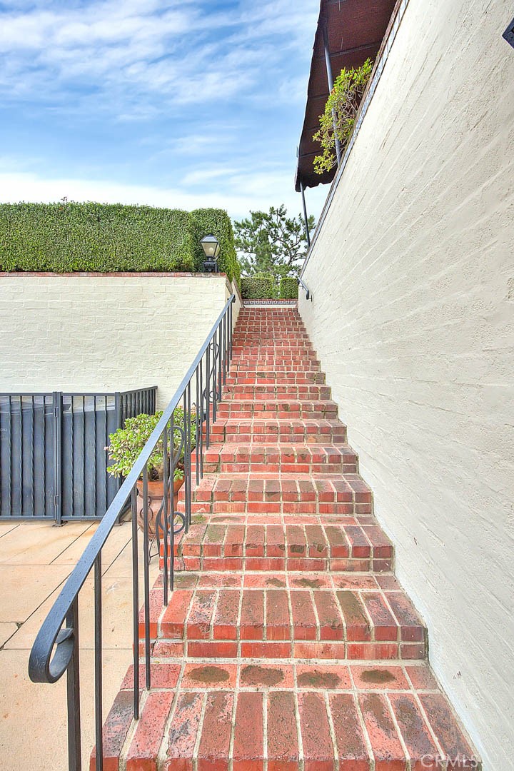 1276 Hillcrest Drive