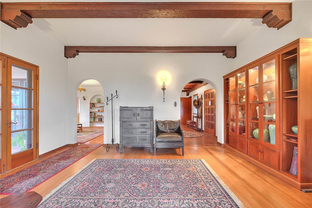 1276 Hillcrest Drive