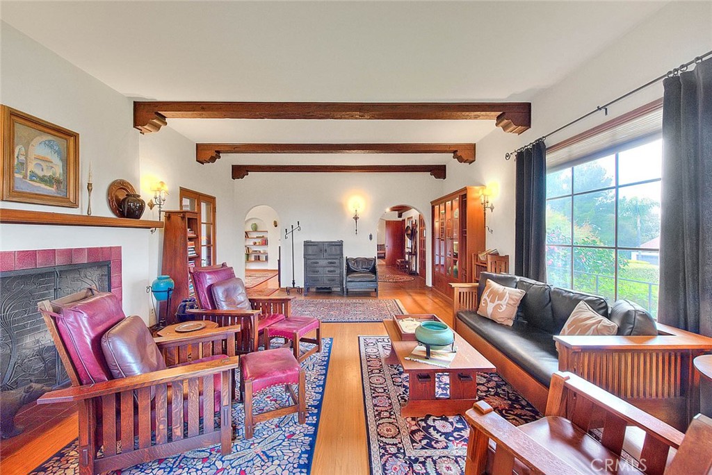 1276 Hillcrest Drive