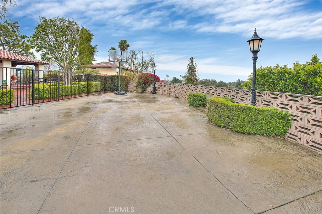 1276 Hillcrest Drive