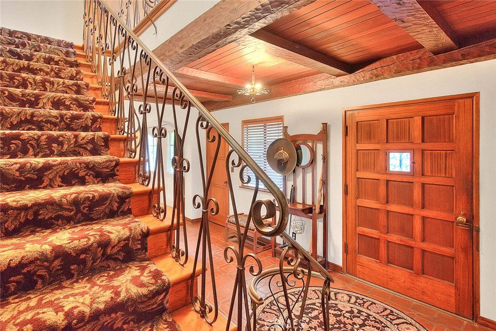 1276 Hillcrest Drive