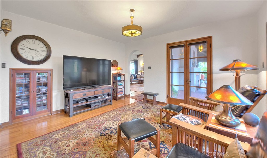 1276 Hillcrest Drive