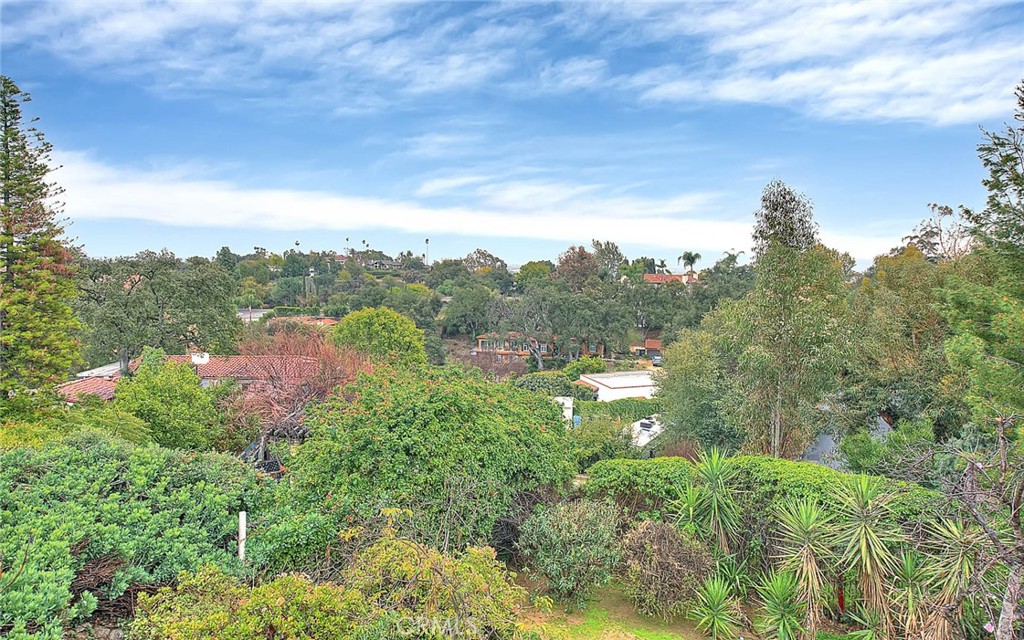 1276 Hillcrest Drive