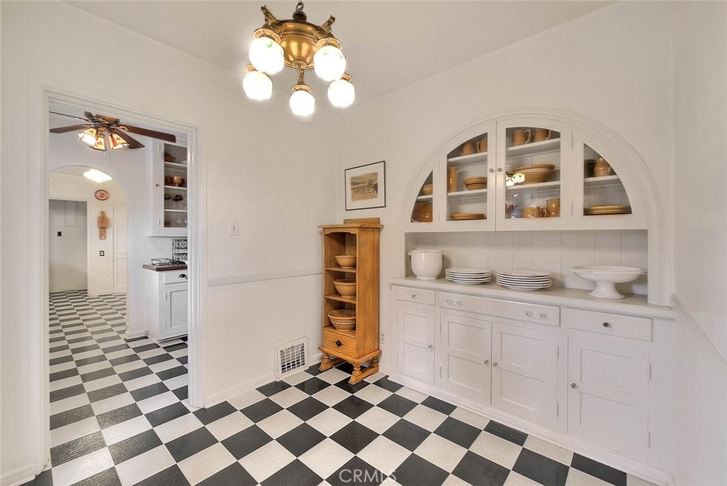 1276 Hillcrest Drive