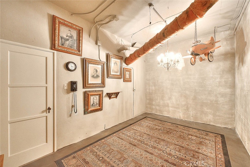 1276 Hillcrest Drive