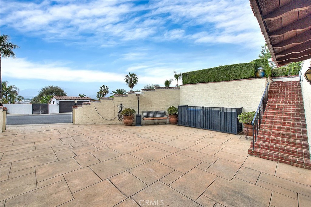 1276 Hillcrest Drive