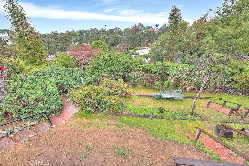 1276 Hillcrest Drive
