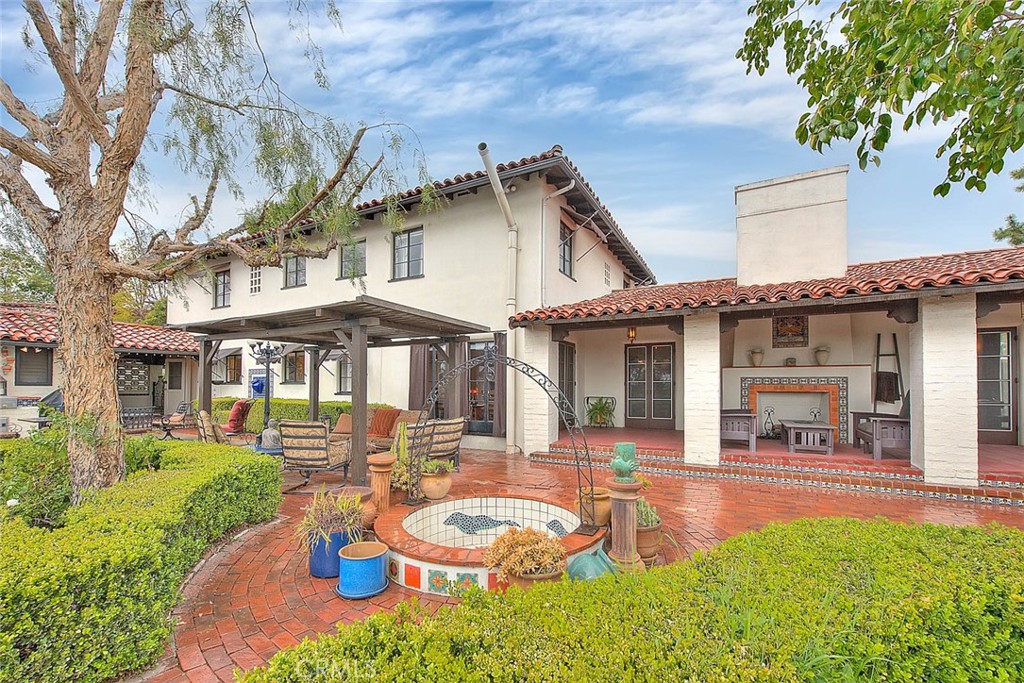 1276 Hillcrest Drive