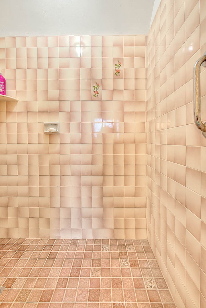 1276 Hillcrest Drive