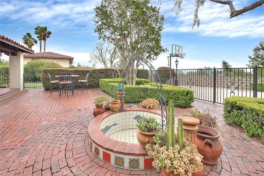 1276 Hillcrest Drive