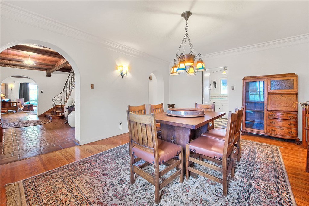 1276 Hillcrest Drive