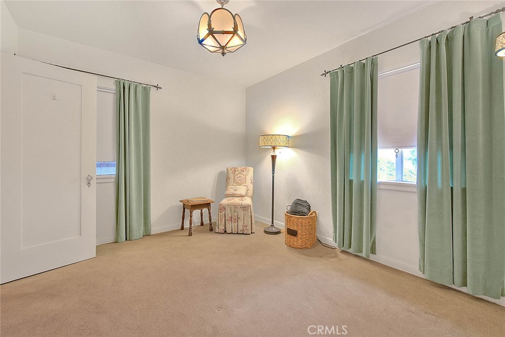 1276 Hillcrest Drive