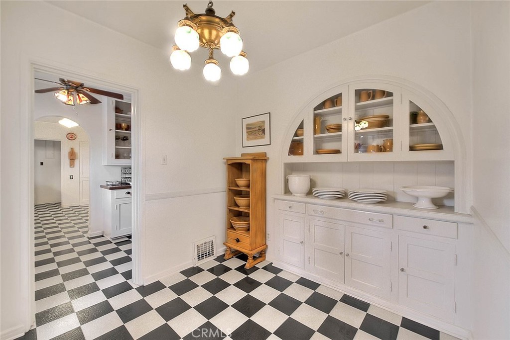 1276 Hillcrest Drive