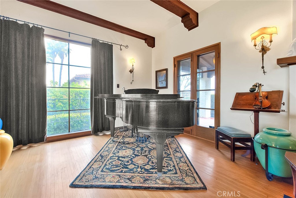 1276 Hillcrest Drive