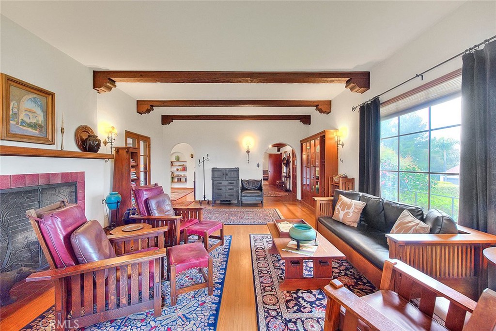 1276 Hillcrest Drive
