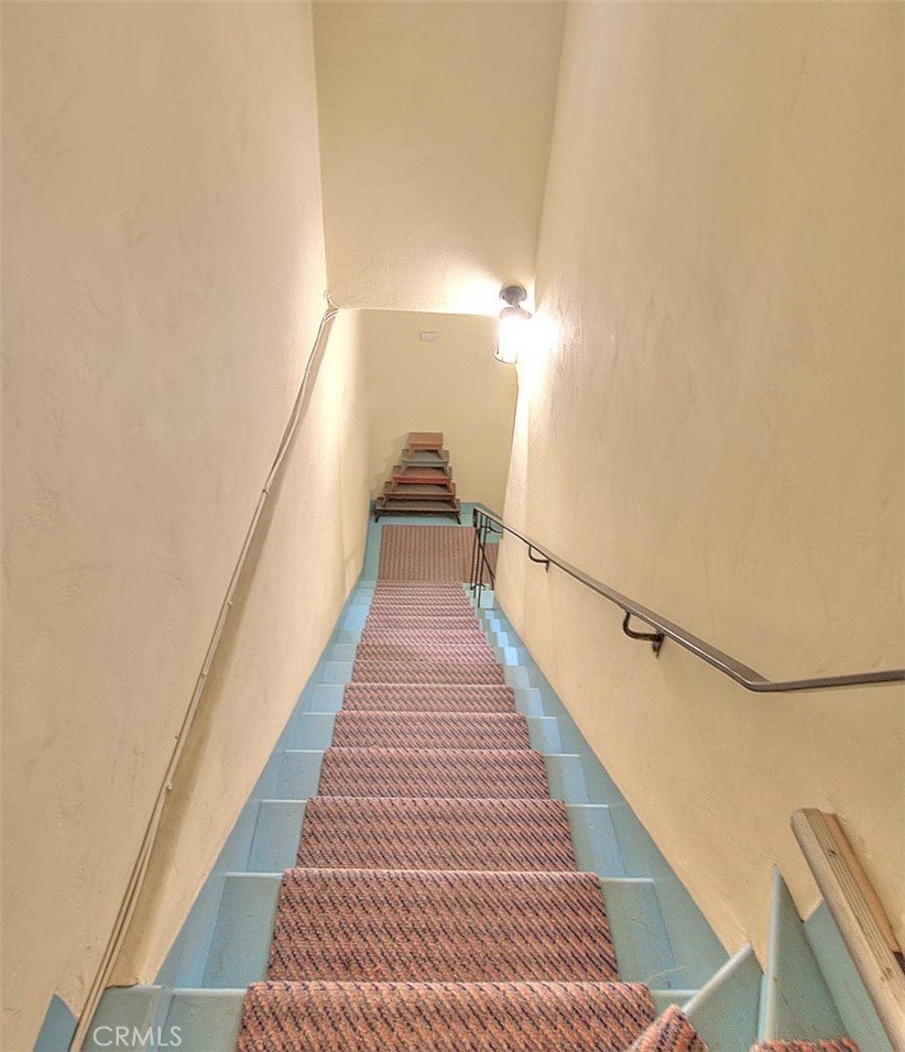 1276 Hillcrest Drive