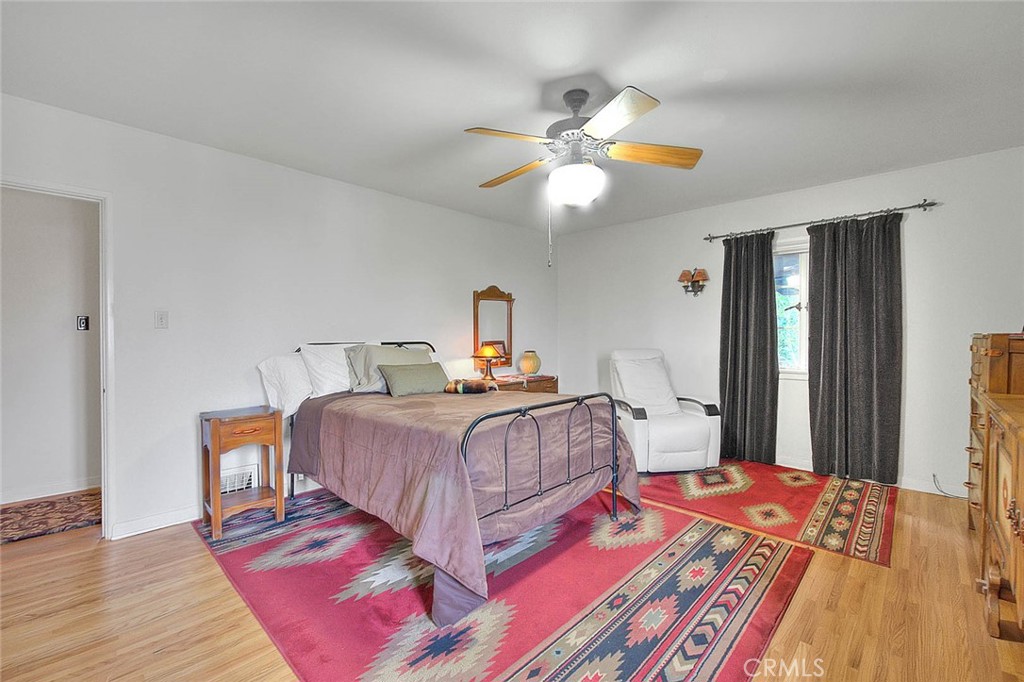 1276 Hillcrest Drive