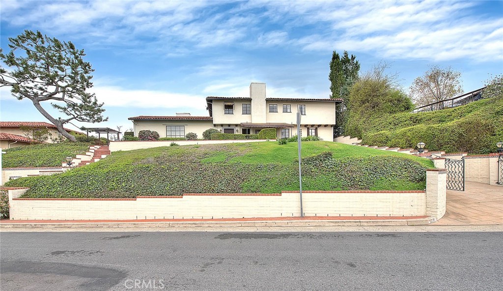 1276 Hillcrest Drive